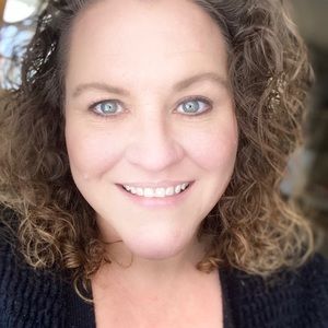 Meet your Posher, Adrienne